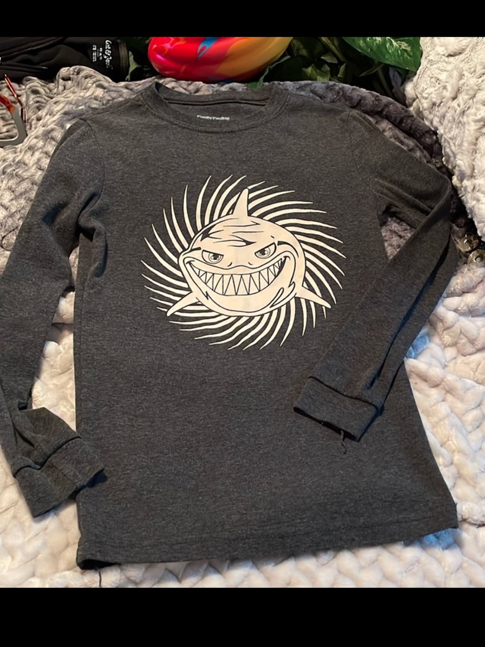 Family Feelings Boys Tee Size:M (10-12) gray w long sleeves Big Front Face EUC